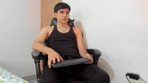 Snapshot of leo_jones389 chatting on 02/05/25, 06:26 Leo Jones online show from 02/05/25, 06:26