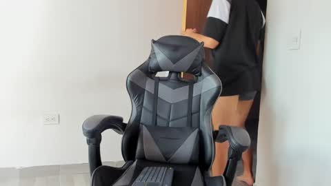 Snapshot of leo_jones389 chatting on 02/17/25, 07:10 Leo Jones online show from 02/17/25, 07:10