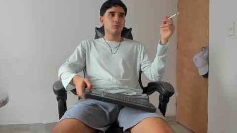 Snapshot of leo_jones389 chatting on 02/19/25, 05:38 Leo Jones online show from 02/19/25, 05:38