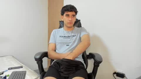 Snapshot of leo_jones389 chatting on 03/04/25, 10:49 Leo Jones online show from 03/04/25, 10:49