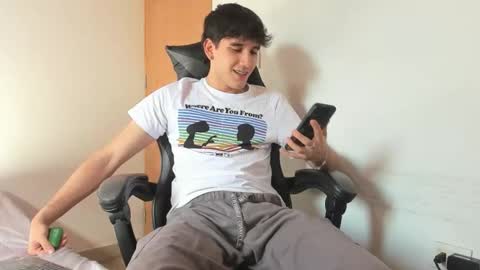 Snapshot of leo_jones389 chatting on 10/03/25, 08:28 Leo Jones online show from 10/03/25, 08:28