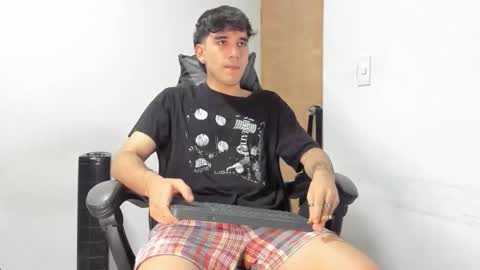 Snapshot of leo_jones389 chatting on 10/21/25, 09:48 Leo Jones online show from 10/21/25, 09:48