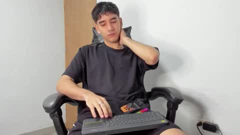 Snapshot of leo_jones389 chatting on 11/06/25, 01:06 Leo Jones online show from 11/06/25, 01:06