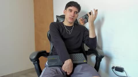 Snapshot of leo_jones389 chatting on 11/07/25, 02:50 Leo Jones online show from 11/07/25, 02:50