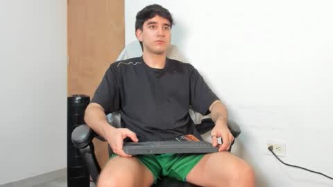 Snapshot of leo_jones389 chatting on 12/01/25, 12:26 Leo Jones online show from 12/01/25, 12:26