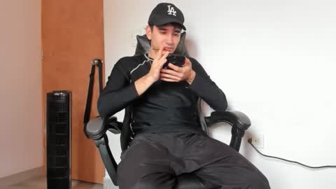 Snapshot of leo_jones389 chatting on 12/05/25, 06:15 Leo Jones online show from 12/05/25, 06:15