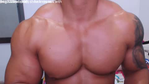 Snapshot of leo_muscleboy chatting on 12/11/24, 02:30 Leo online show from 12/11/24, 02:30