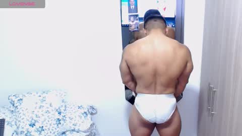 Snapshot of leo_muscleboy chatting on 09/18/25, 11:51 Leo online show from 09/18/25, 11:51