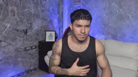 Snapshot of leo_taro chatting on 09/14/25, 02:44 Leo independent model online show from 09/14/25, 02:44