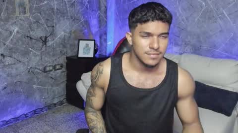 Snapshot of leo_taro chatting on 09/19/25, 12:02 Leo independent model online show from 09/19/25, 12:02