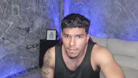 Snapshot of leo_taro chatting on 09/23/25, 04:04 Leo independent model online show from 09/23/25, 04:04