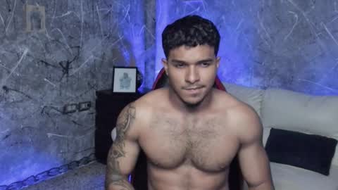 Snapshot of leo_taro chatting on 09/25/25, 03:32 Leo independent model online show from 09/25/25, 03:32