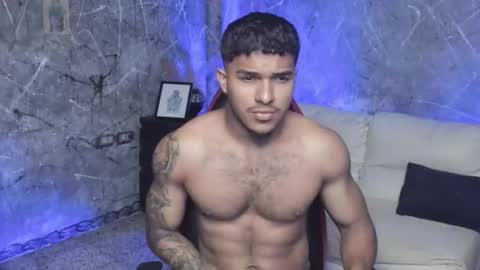 Snapshot of leo_taro chatting on 09/29/25, 01:11 Leo independent model online show from 09/29/25, 01:11