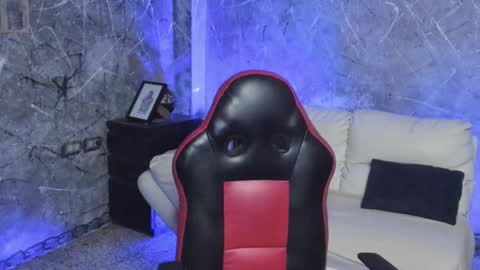 Snapshot of leo_taro chatting on 10/07/25, 12:30 Leo independent model online show from 10/07/25, 12:30