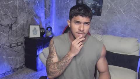 Snapshot of leo_taro chatting on 10/10/25, 02:54 Leo independent model online show from 10/10/25, 02:54