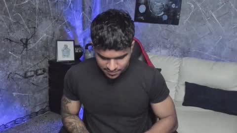 Snapshot of leo_taro chatting on 10/11/25, 02:22 Leo independent model online show from 10/11/25, 02:22