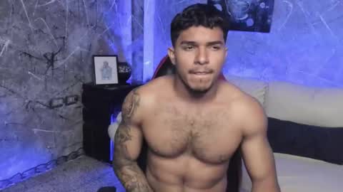 Snapshot of leo_taro chatting on 10/13/25, 02:11 Leo independent model online show from 10/13/25, 02:11