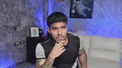 Snapshot of leo_taro chatting on 10/14/25, 12:00 Leo independent model online show from 10/14/25, 12:00