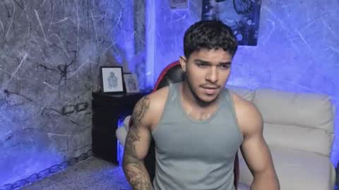 Snapshot of leo_taro chatting on 10/20/25, 11:27 Leo independent model online show from 10/20/25, 11:27