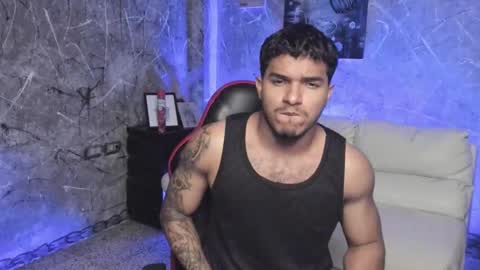 Snapshot of leo_taro chatting on 10/27/25, 12:15 Leo independent model online show from 10/27/25, 12:15