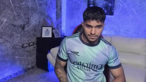 Snapshot of leo_taro chatting on 10/29/25, 12:24 Leo independent model online show from 10/29/25, 12:24