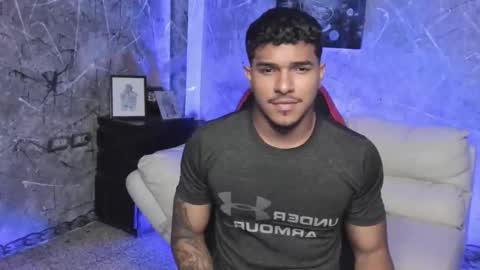 Snapshot of leo_taro chatting on 11/11/25, 01:27 Leo independent model online show from 11/11/25, 01:27