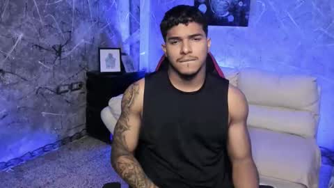 Snapshot of leo_taro chatting on 11/14/25, 12:42 Leo independent model online show from 11/14/25, 12:42