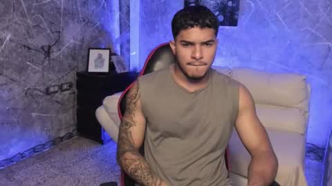 Snapshot of leo_taro chatting on 11/18/25, 12:05 Leo independent model online show from 11/18/25, 12:05