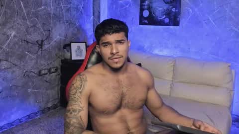 Snapshot of leo_taro chatting on 11/28/25, 01:30 Leo independent model online show from 11/28/25, 01:30