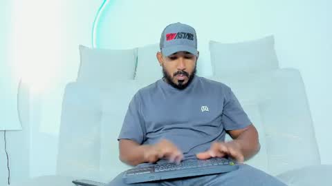 leo  online show from 06/18/26, 01:15