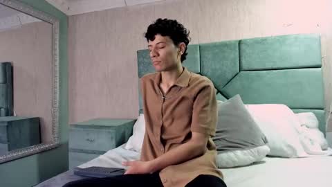 Snapshot of leofeniix chatting on 02/23/26, 04:10 Leo online show from 02/23/26, 04:10