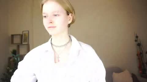 Hello Im Roxy Im just starting my journey here so lets get acquainted online show from 04/18/26, 08:09