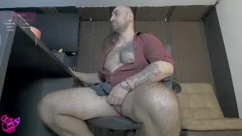 Snapshot of leon_1717 chatting on 07/01/26, 02:13 Leon online show from 07/01/26, 02:13
