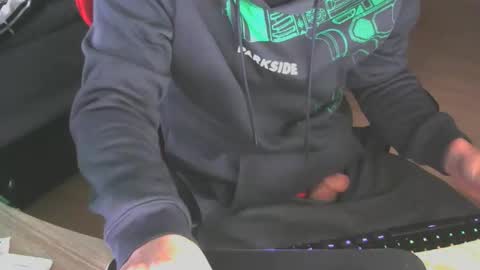 Lele 97 online show from 10/15/25, 08:25