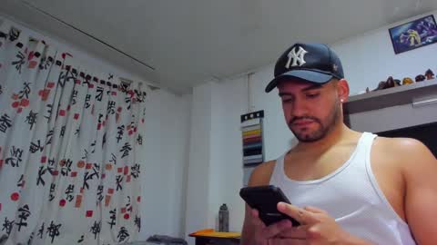 Snapshot of leon__hart chatting on 12/16/24, 11:39 Leon Hart online show from 12/16/24, 11:39