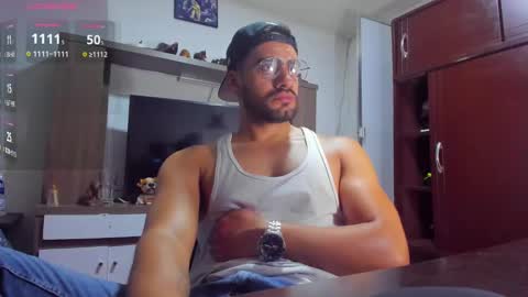 Snapshot of leon__hart chatting on 12/20/24, 01:14 Leon Hart online show from 12/20/24, 01:14