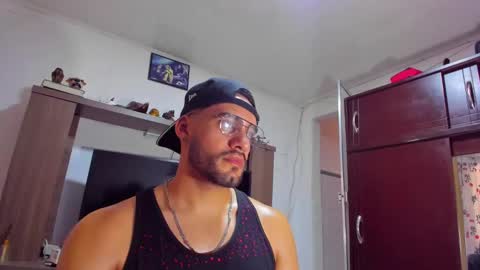 Snapshot of leon__hart chatting on 12/24/24, 09:00 Leon Hart online show from 12/24/24, 09:00