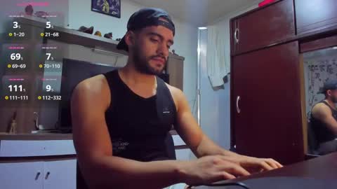 Snapshot of leon__hart chatting on 12/31/24, 02:40 Leon Hart online show from 12/31/24, 02:40