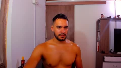 Snapshot of leon__hart chatting on 02/11/25, 10:28 Leon Hart online show from 02/11/25, 10:28