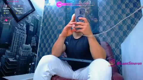 Snapshot of leon_ssmoron chatting on 06/05/26, 03:02 Leon Smoron online show from 06/05/26, 03:02