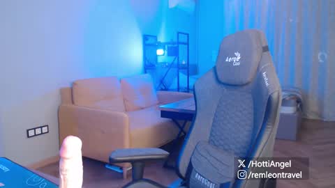 Snapshot of leon_yuugen chatting on 03/22/26, 01:20 Leon online show from 03/22/26, 01:20