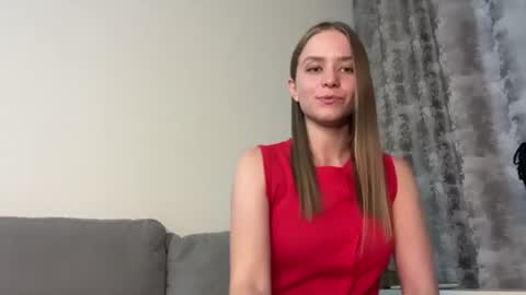 Snapshot of leona_grand chatting on 06/13/26, 01:42 Emma online show from 06/13/26, 01:42