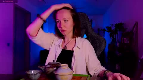 Snapshot of leona_nick chatting on 11/23/25, 01:44 leona online show from 11/23/25, 01:44