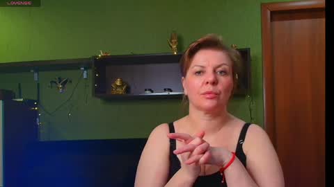 Snapshot of leona_tracie chatting on 04/24/26, 09:56 Leona tracie online show from 04/24/26, 09:56