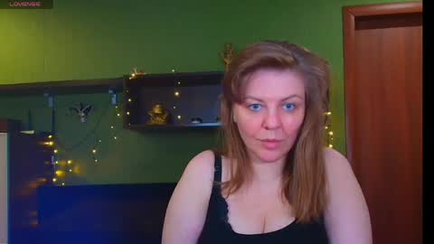 Snapshot of leona_tracie chatting on 04/25/26, 08:06 Leona tracie online show from 04/25/26, 08:06