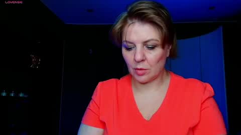 Snapshot of leona_tracie chatting on 05/08/26, 10:59 Leona tracie online show from 05/08/26, 10:59