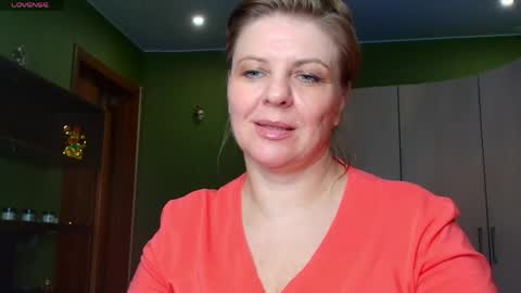 Snapshot of leona_tracie chatting on 05/16/26, 08:33 Leona tracie online show from 05/16/26, 08:33