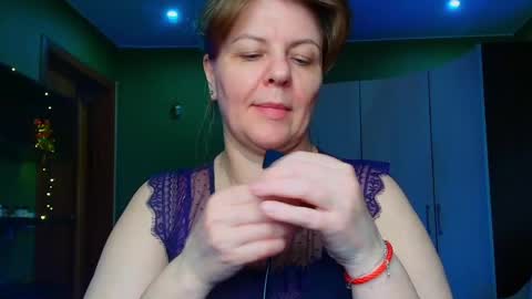 Snapshot of leona_tracie chatting on 05/18/26, 11:43 Leona tracie online show from 05/18/26, 11:43
