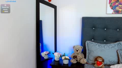 Snapshot of leonacutecam chatting on 01/09/25, 11:24 LUCY online show from 01/09/25, 11:24