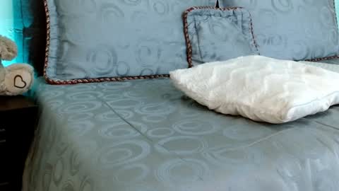 Snapshot of leonacutecam chatting on 01/29/25, 10:43 LUCY online show from 01/29/25, 10:43